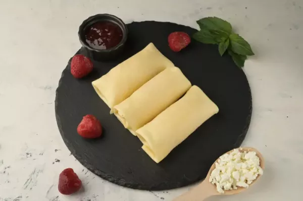 Млинці з Полуницею та Сиром