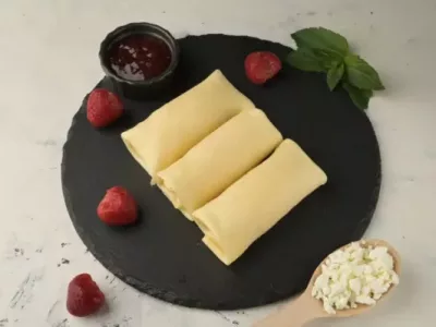 Млинці з Полуницею та Сиром